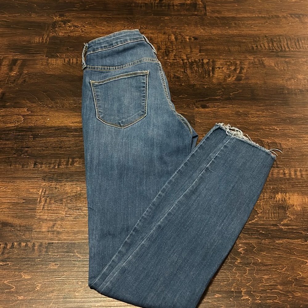 blue skinny jeans.